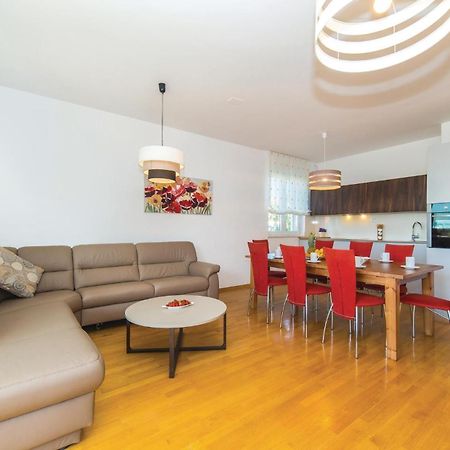 1 Bedroom Stunning Apartment In Kastel Gomilica Kaštela Exteriér fotografie